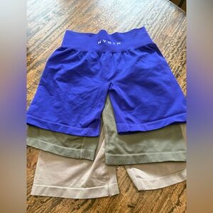 NVGTN XS Bundle of Solid Seamless high-waisted shorts cobalt blue, Olive & Tan